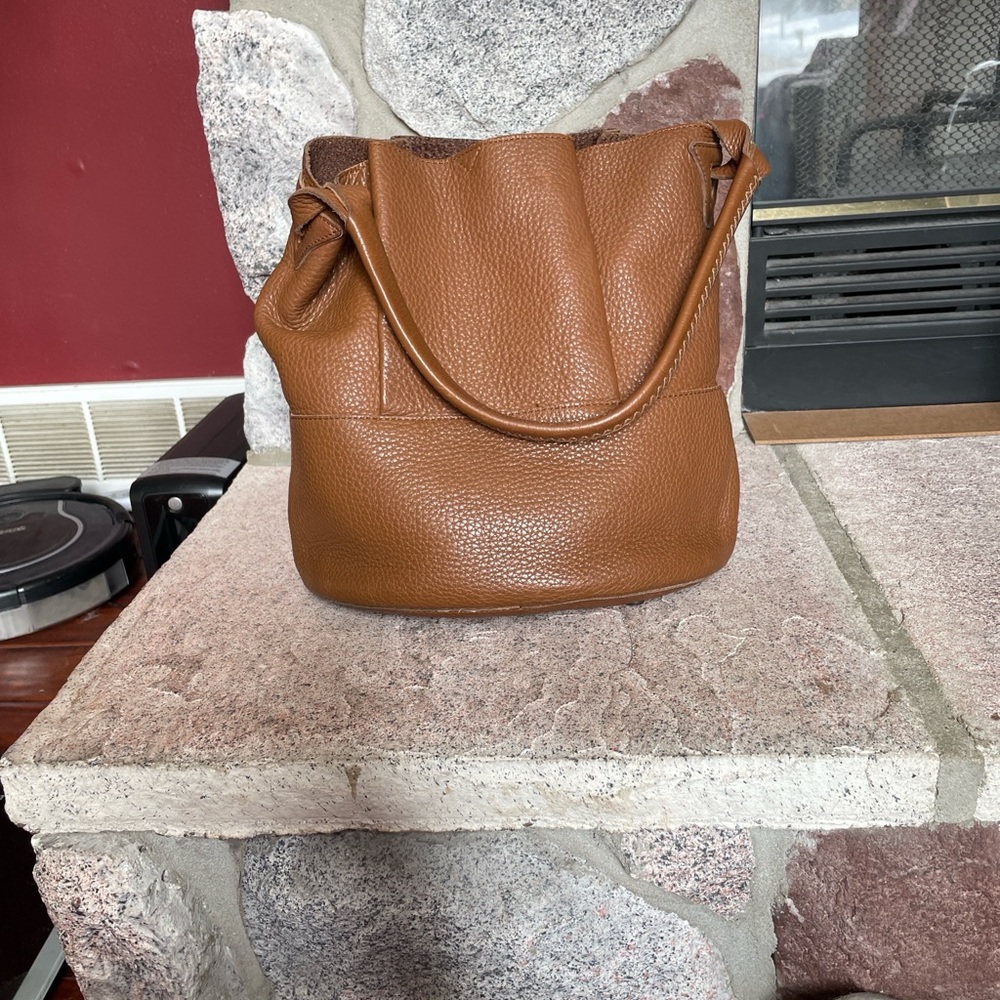 Elegant Brown Leather Tote Bag - Picture 4 of 12